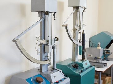 Зміївська паперова фабрика проводить лабораторні дослідження